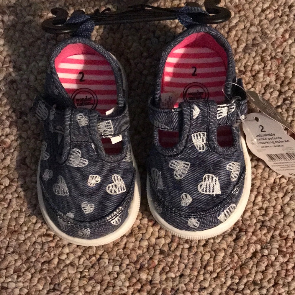 Brand new, super cute, infant shoe (wonder nation)